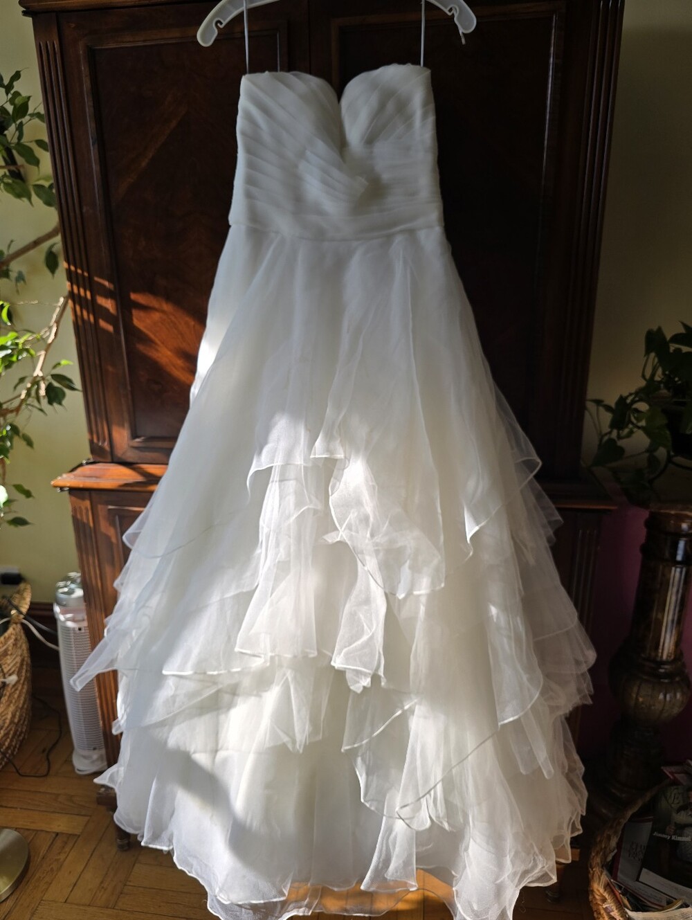 Wedding Dress Bride Size 8 / Medium Brand: W Too